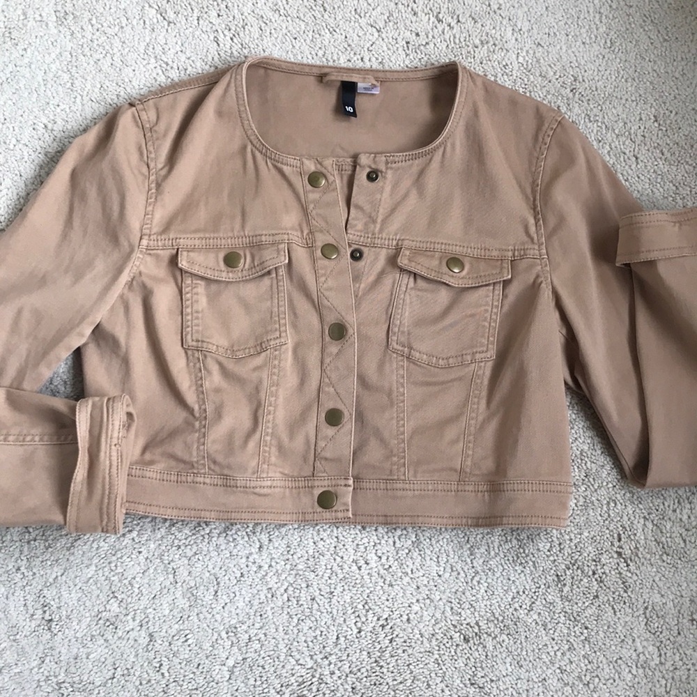 ✨Cropped Tan Jacket✨